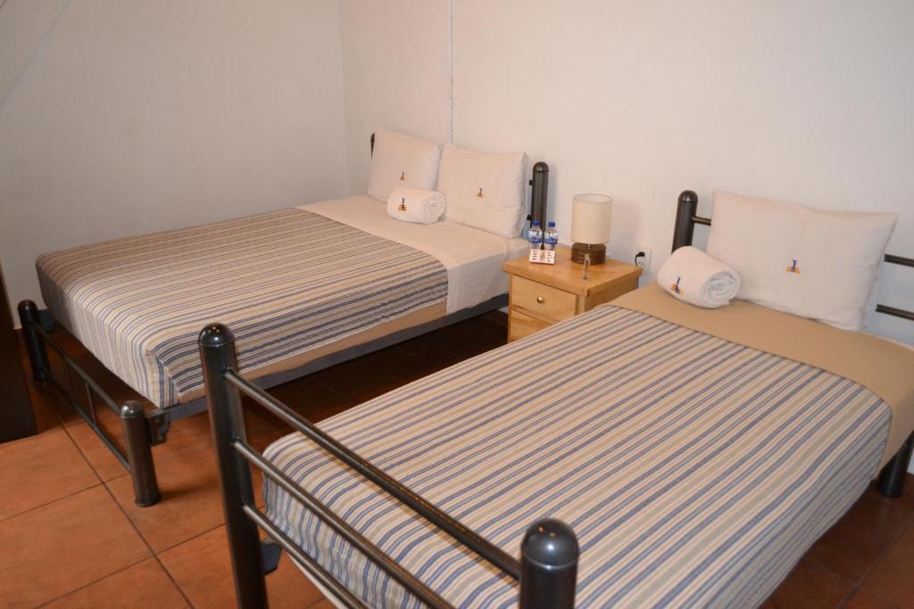 Doppelzimmer mit 2 Doppelbetten und eigenem Bad